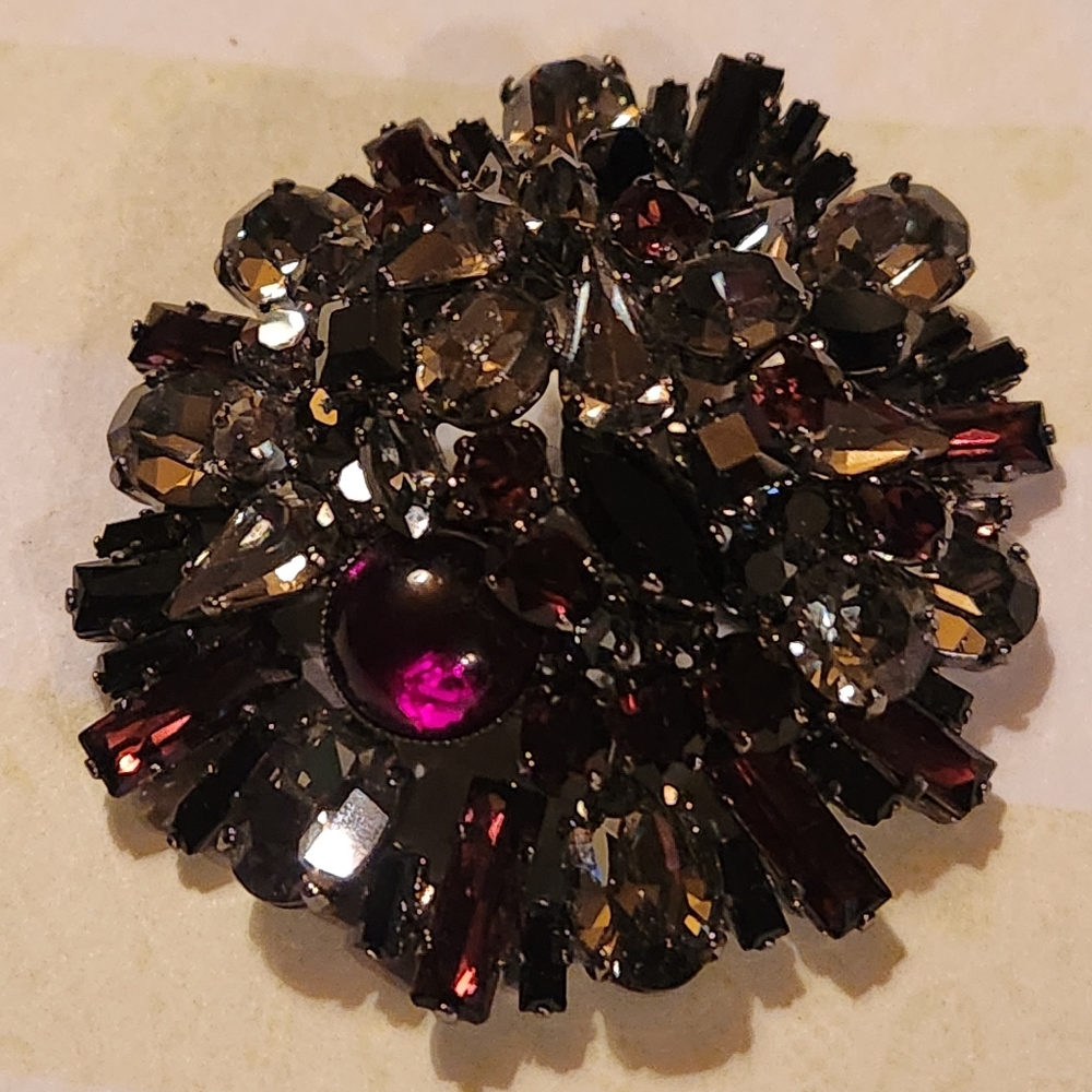 Dimensional  Signed Large Schumacher Swarovski Crystal Rhinestone Brooch